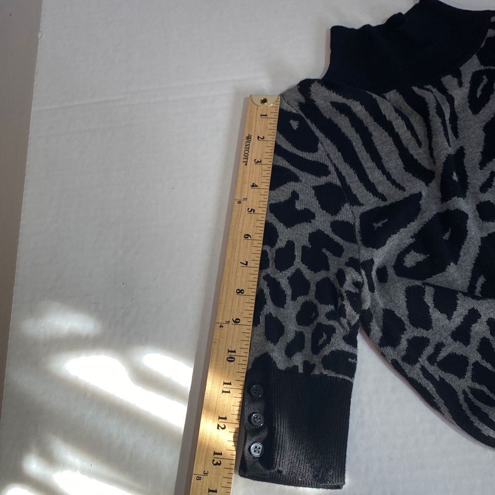 Express Design Studio Knit Pull Over Top Size XS, Gray/Black Animal Print - Picture 13 of 14